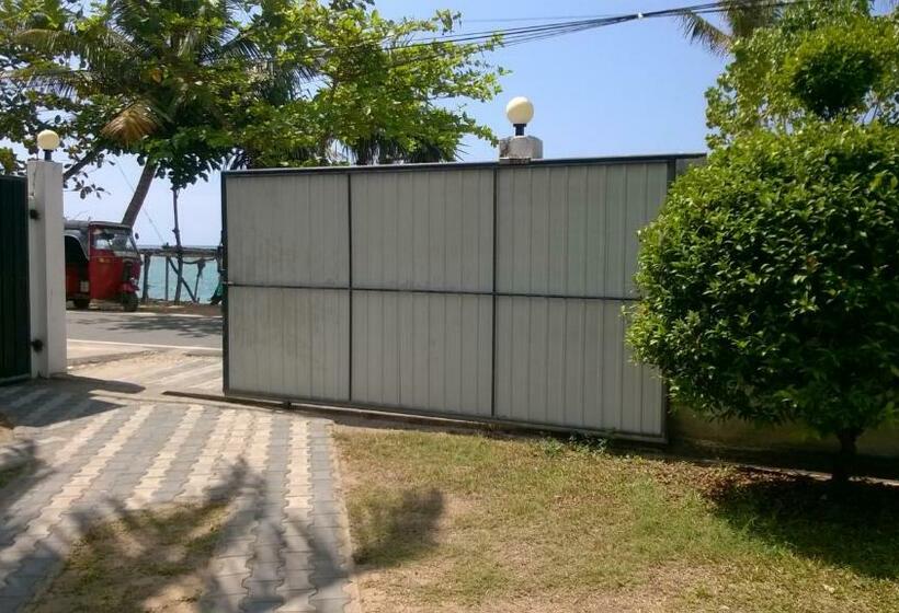 فندق Polhena Coral Reef Resort