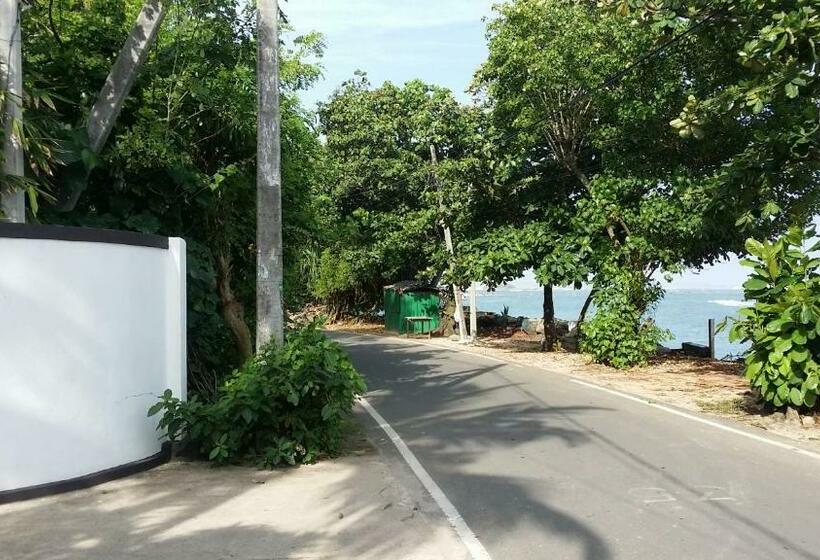 فندق Polhena Coral Reef Resort