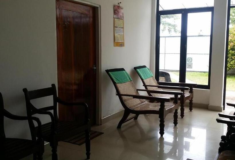 فندق Polhena Coral Reef Resort