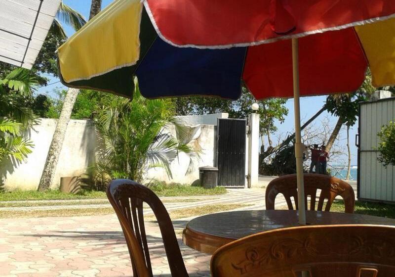 فندق Polhena Coral Reef Resort