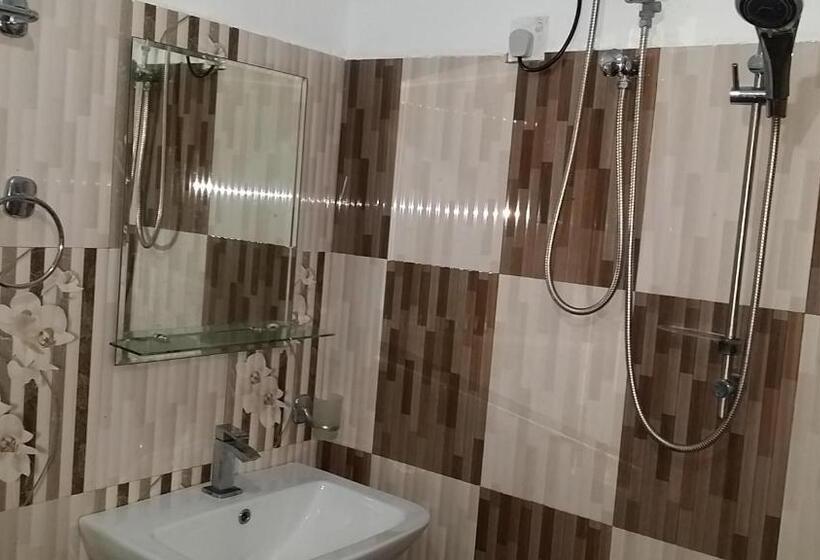 فندق Polhena Coral Reef Resort