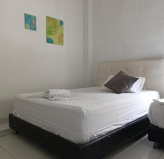 Отель Riviera Central