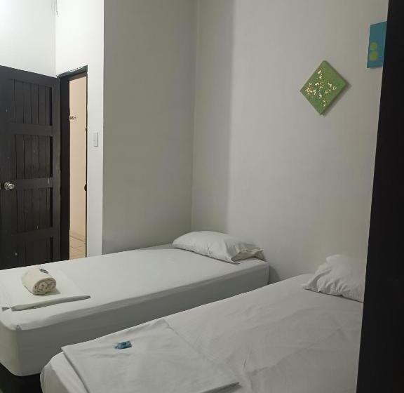 Отель Riviera Central