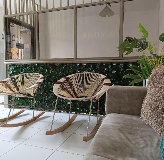 Отель Riviera Central