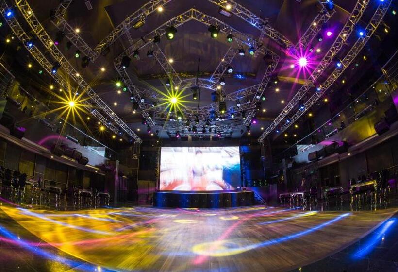 호텔 Royale Signature