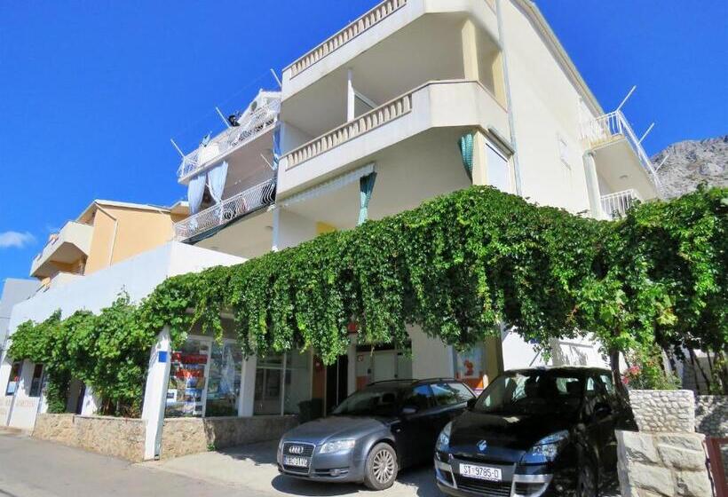 פנסיון Apartments Nemira