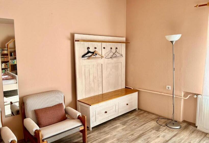 بنسيون Borbarátok Vendègház