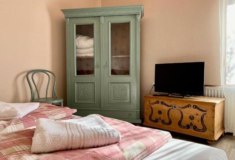 بنسيون Borbarátok Vendègház