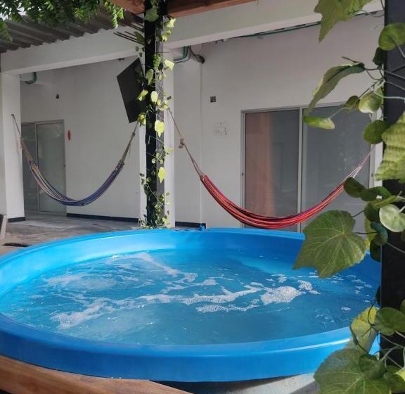 پانسیون Family House Rodadero