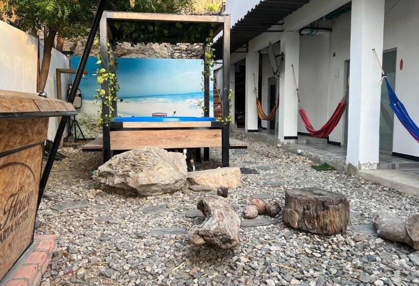 פנסיון Family House Rodadero