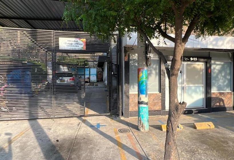 פנסיון Family House Rodadero