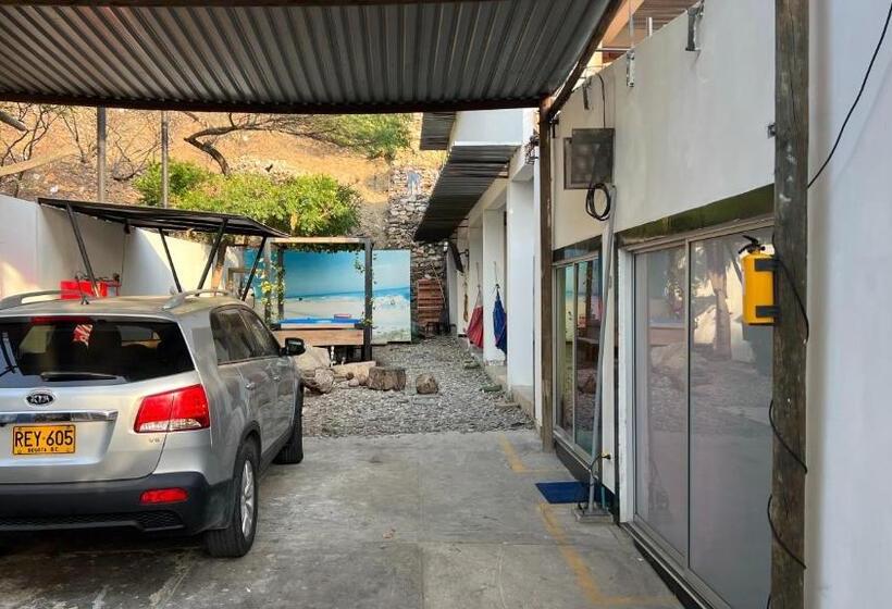 פנסיון Family House Rodadero