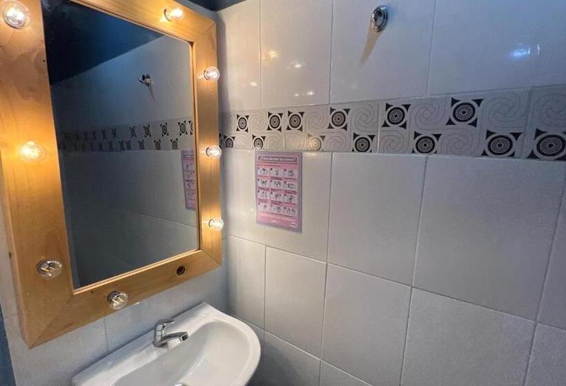 פנסיון Family House Rodadero