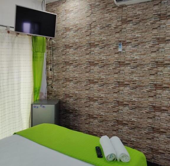 פנסיון Family House Rodadero