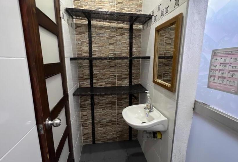 פנסיון Family House Rodadero