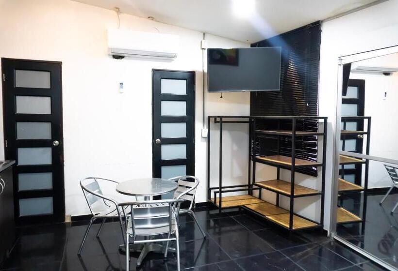 פנסיון Family House Rodadero