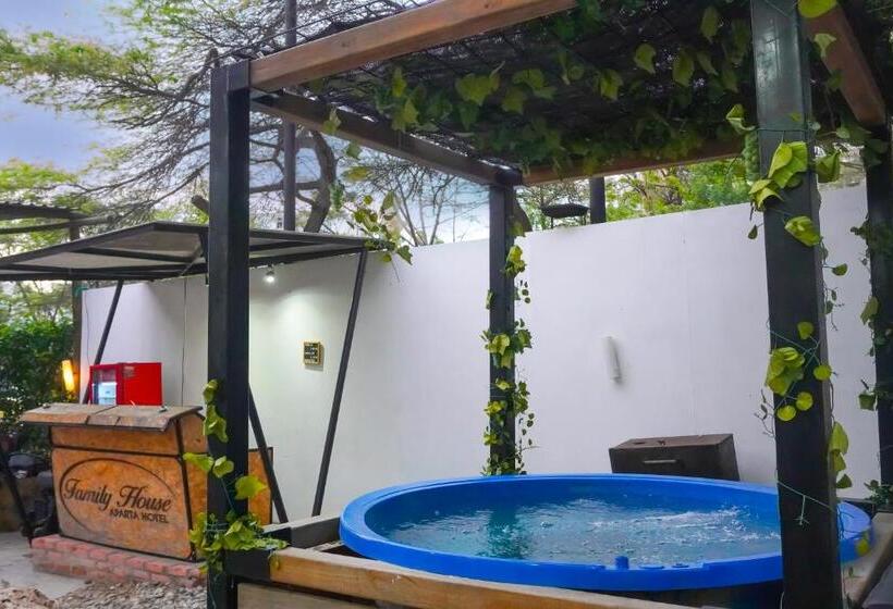 פנסיון Family House Rodadero