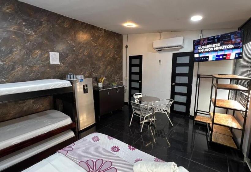 פנסיון Family House Rodadero