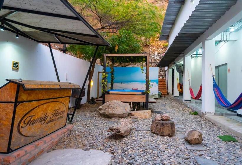 פנסיון Family House Rodadero