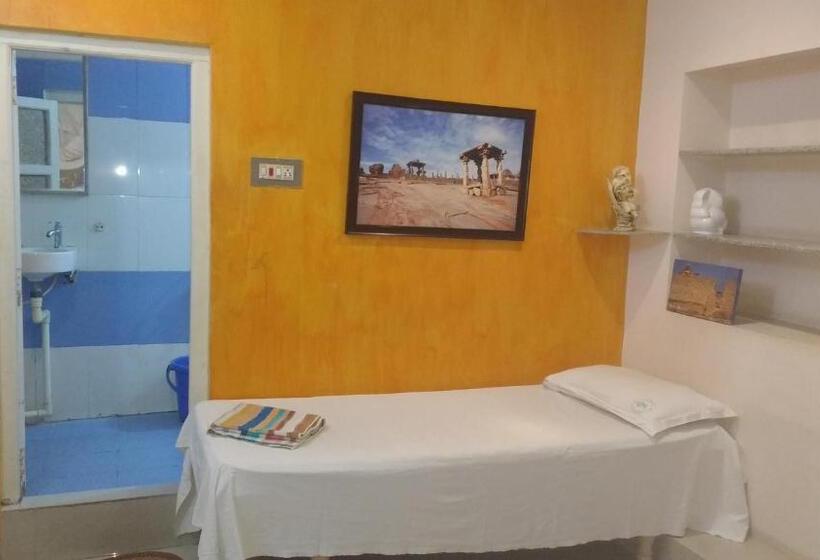 پانسیون Gopi Guest House