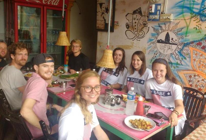 پانسیون Gopi Guest House