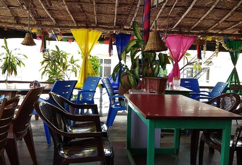 پانسیون Gopi Guest House