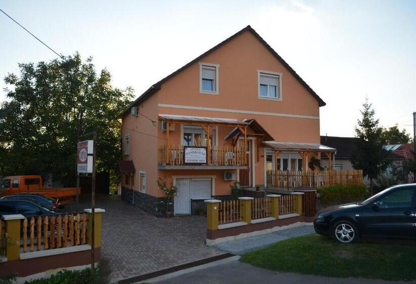 ペンション István Vendégház