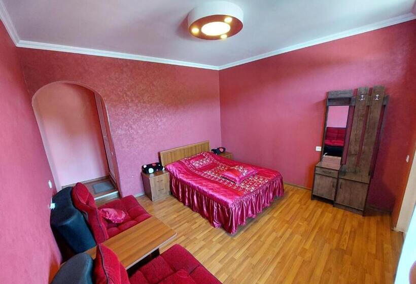 پانسیون Nato & Lado