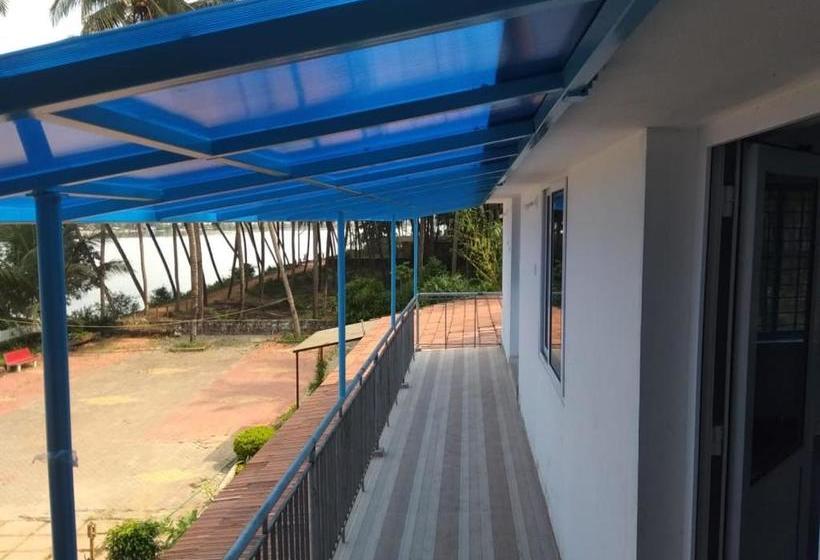 ペンション Nisarga Nirvana River House