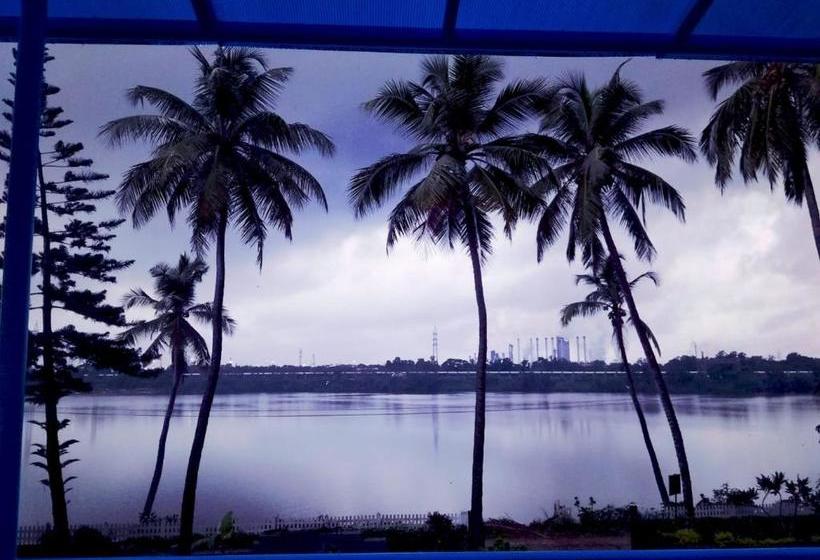 ペンション Nisarga Nirvana River House