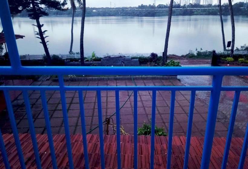 ペンション Nisarga Nirvana River House