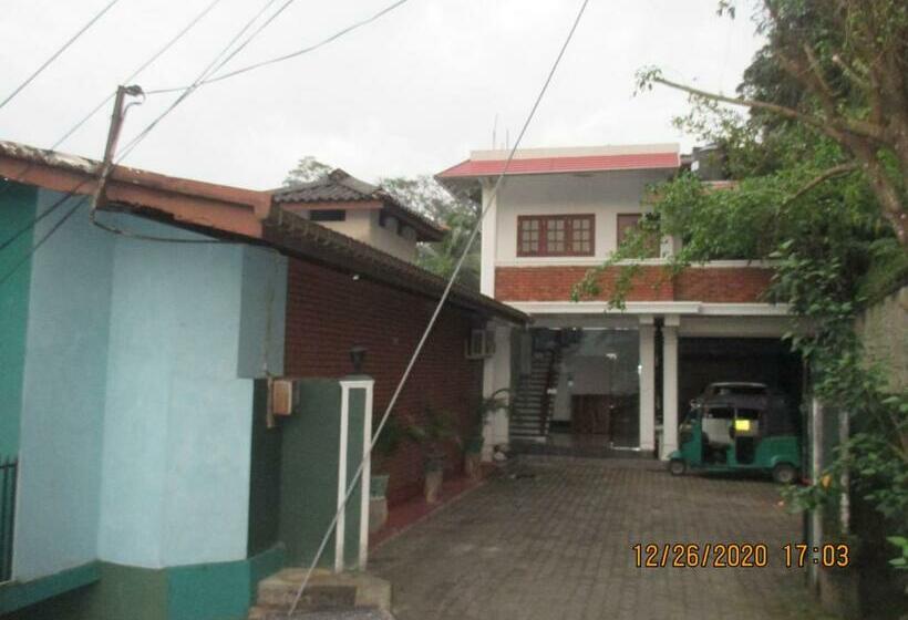 Pensione Rathna Gems Halt