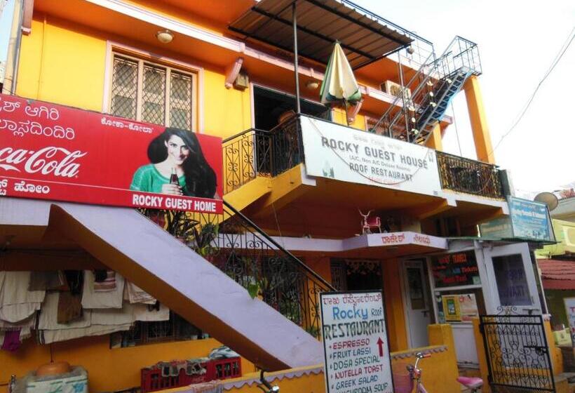 پانسیون Rocky Guesthouse