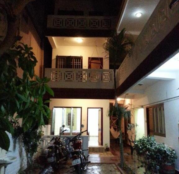 Пансион Silver Moon Guest House