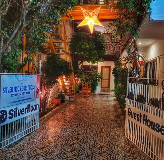 Пансион Silver Moon Guest House