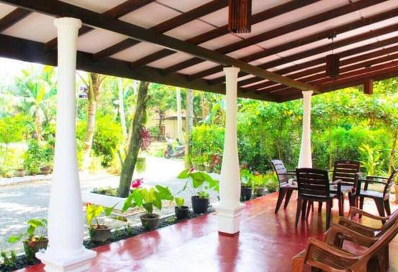 Пансион The Bay House