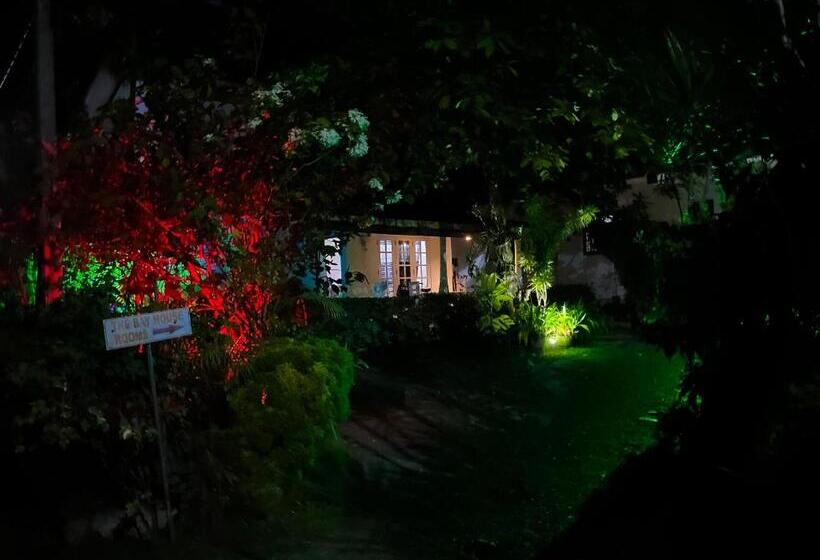 Пансион The Bay House