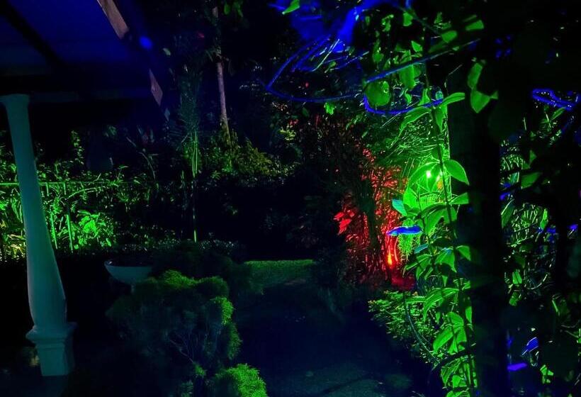 Пансион The Bay House