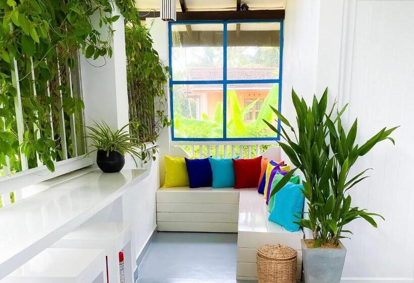 Пансион The Bay House