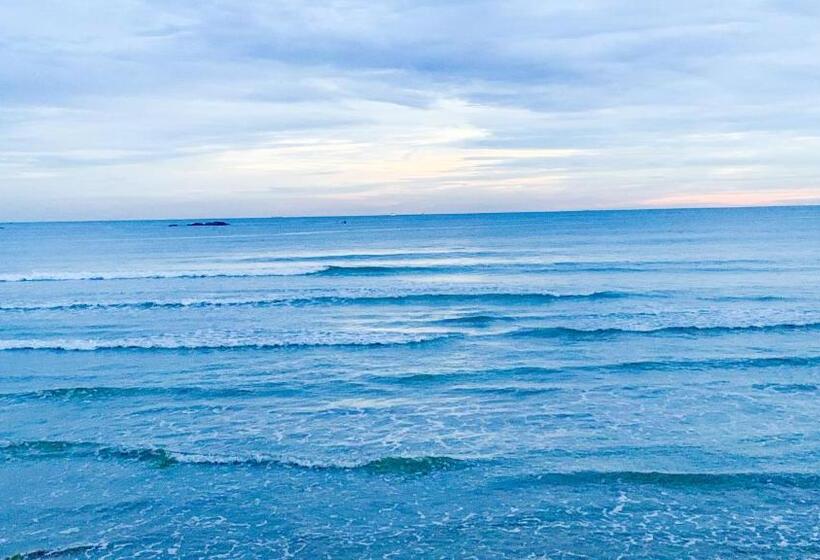 Пансион The Bay House