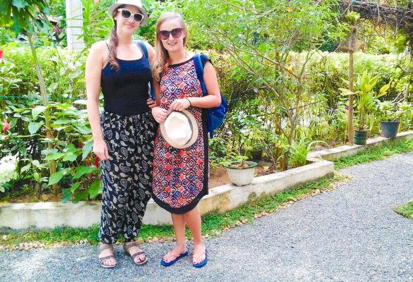 Пансион The Bay House