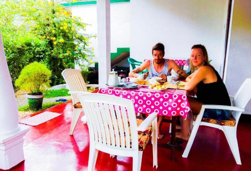 Пансион The Bay House