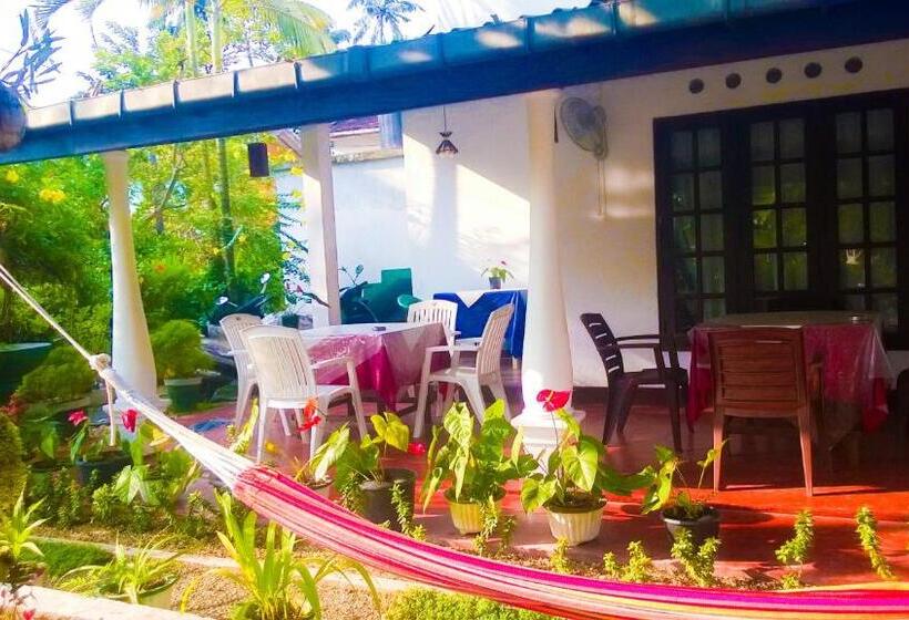 Пансион The Bay House