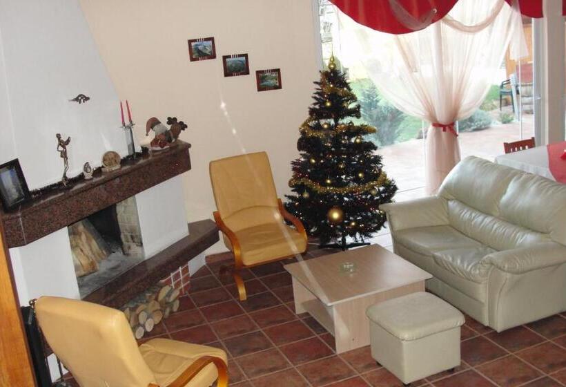 פנסיון Zasheva Kushta Guesthouse