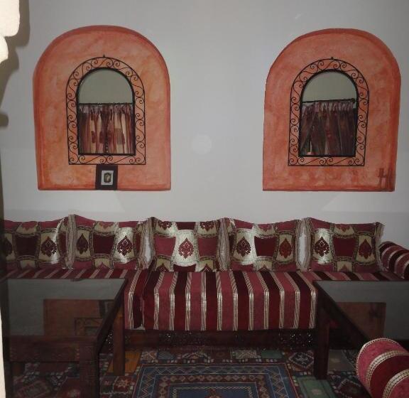 رياض Dar Yanis