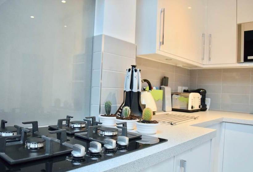 3 Bedroom House In Central London