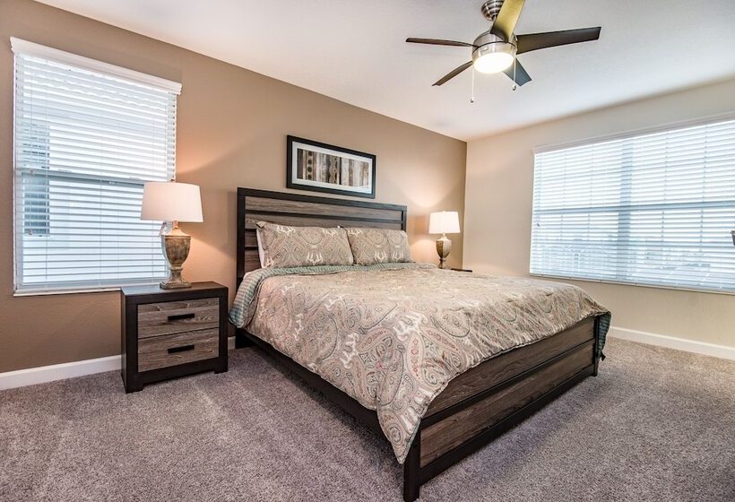 6 Bedroom Villa W Private Pool & Game Room