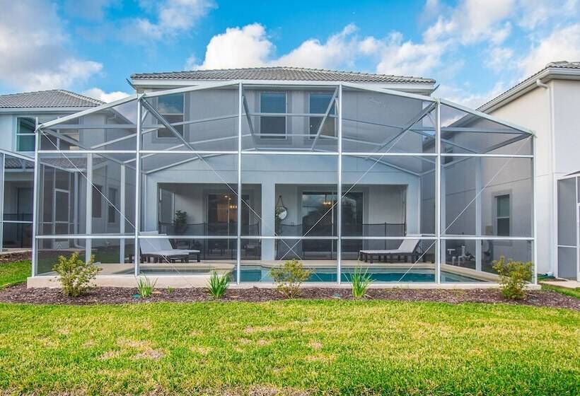 6 Bedroom Villa W Private Pool & Game Room