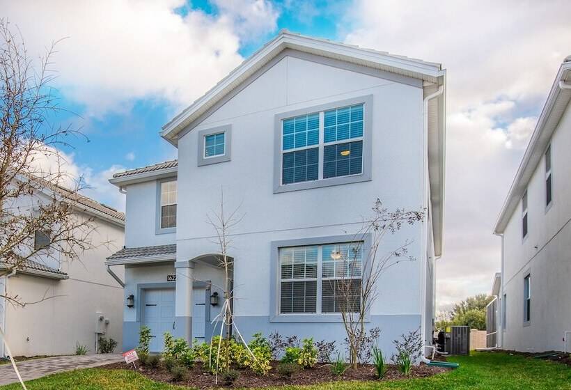 6 Bedroom Villa W Private Pool & Game Room