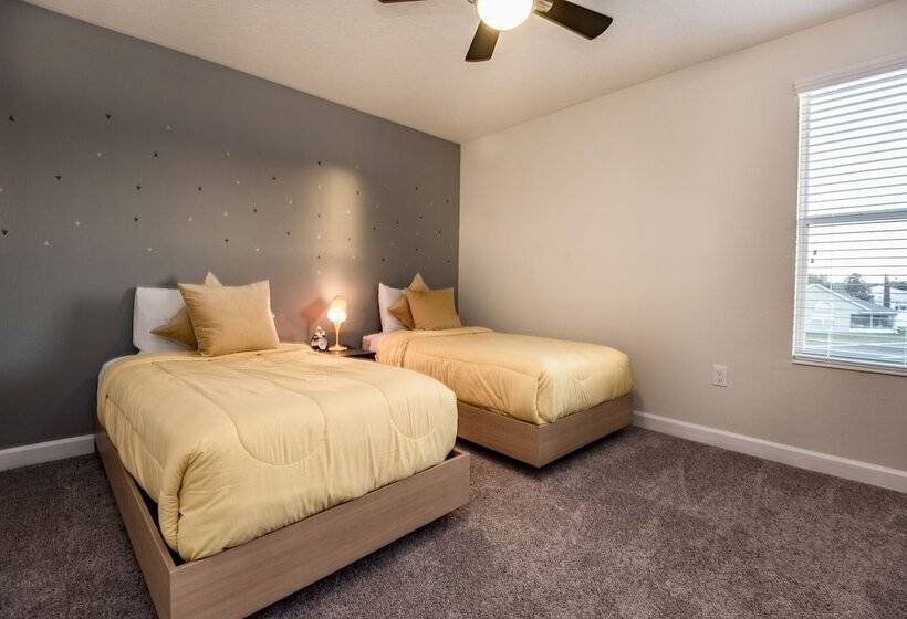 6 Bedroom Villa W Private Pool & Game Room